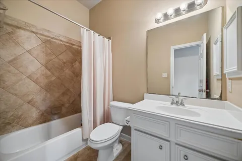 $680,000 | 911 Vaulted Oak Street, Houston, TX 77008