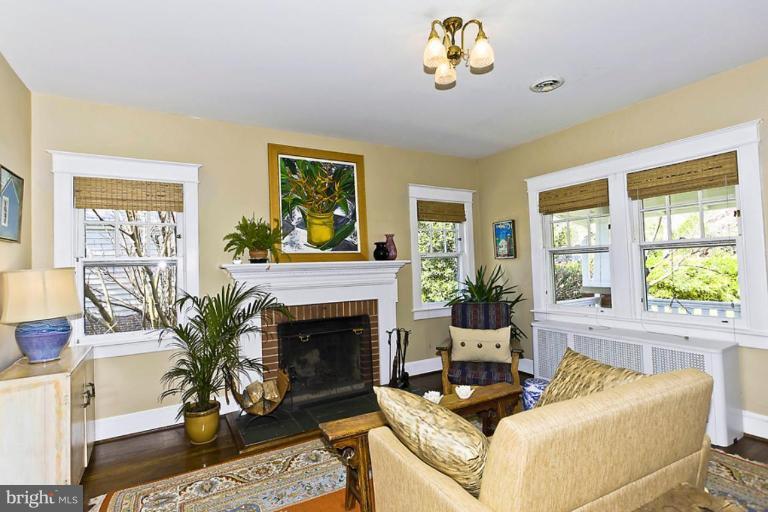 1506 Highland Drive Silver Spring, MD 20910 - Photo 5 of 29 Living Room