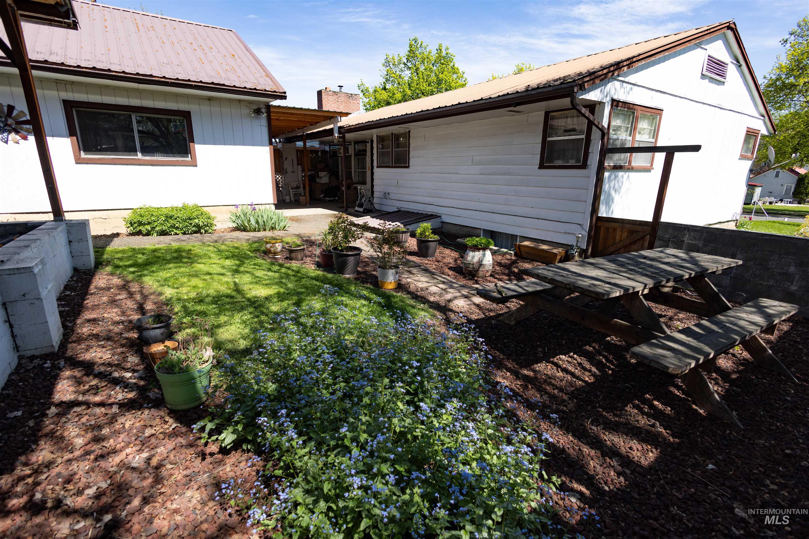 712 Hill Street Kamiah, ID 83536 - Photo 5 of 41 Expansive backyard area featuring a manicured lawn, established landscaping, and a multi-level layout