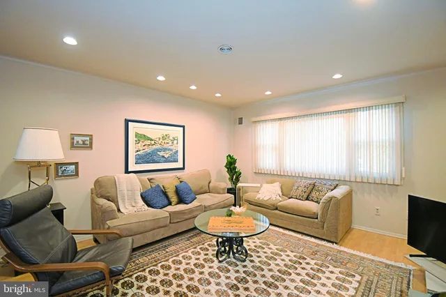 $499,900 | 227 Barclay Circle, Cheltenham, PA 19012