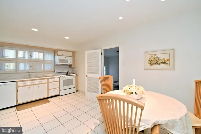 $499,900 | 227 Barclay Circle, Cheltenham, PA 19012