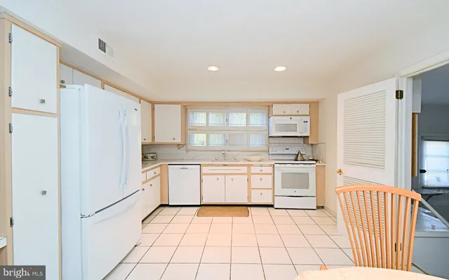 $499,900 | 227 Barclay Circle, Cheltenham, PA 19012