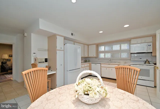 $499,900 | 227 Barclay Circle, Cheltenham, PA 19012