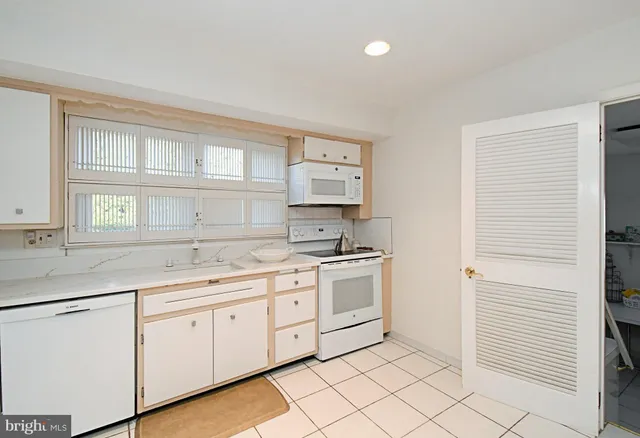 $499,900 | 227 Barclay Circle, Cheltenham, PA 19012