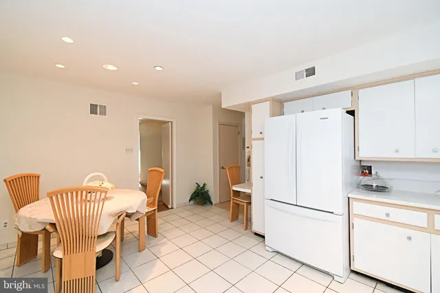 $499,900 | 227 Barclay Circle, Cheltenham, PA 19012