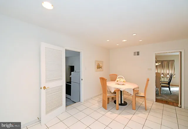 $499,900 | 227 Barclay Circle, Cheltenham, PA 19012