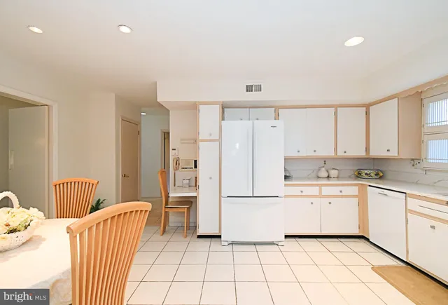 $499,900 | 227 Barclay Circle, Cheltenham, PA 19012