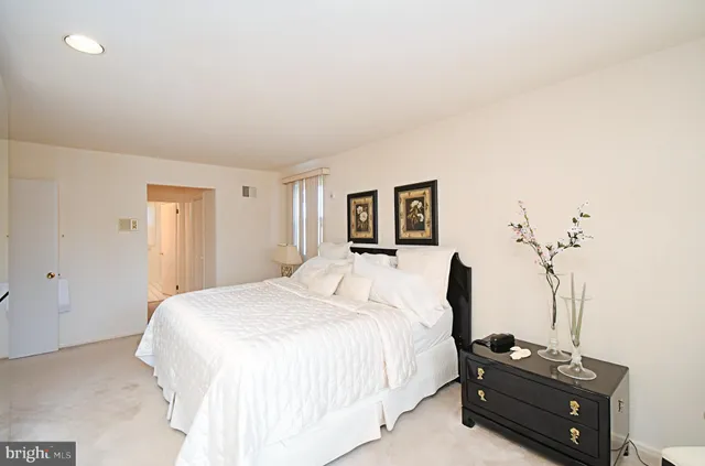 $499,900 | 227 Barclay Circle, Cheltenham, PA 19012