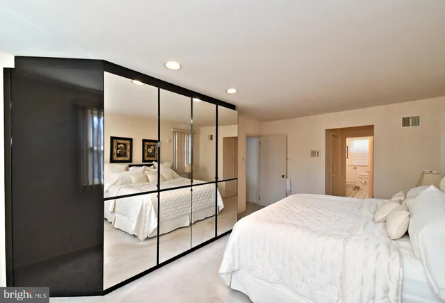 $499,900 | 227 Barclay Circle, Cheltenham, PA 19012