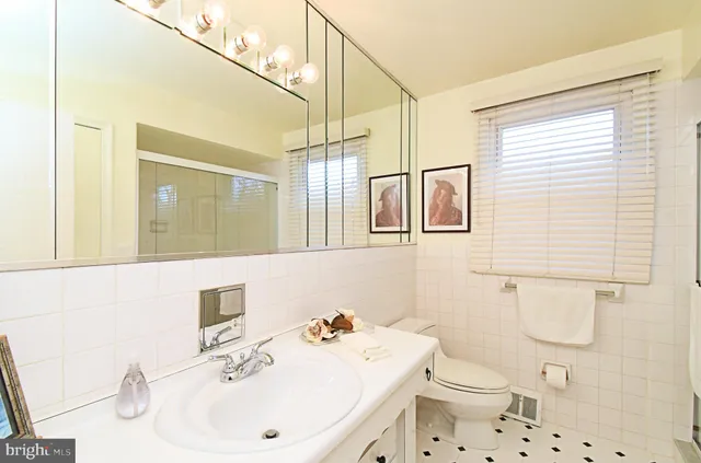 $499,900 | 227 Barclay Circle, Cheltenham, PA 19012