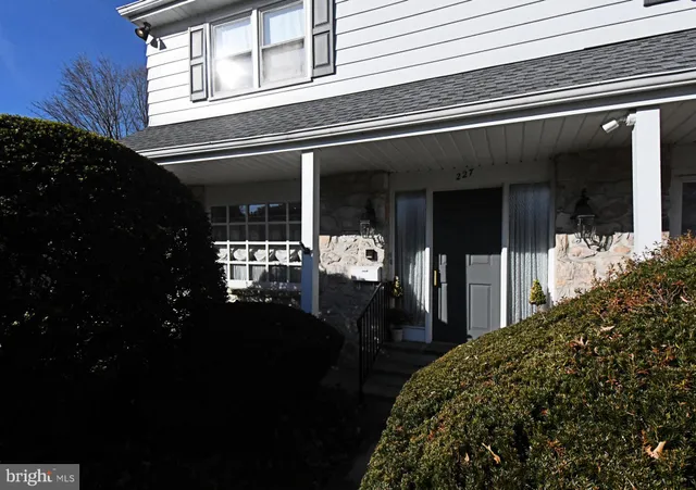 $499,900 | 227 Barclay Circle, Cheltenham, PA 19012