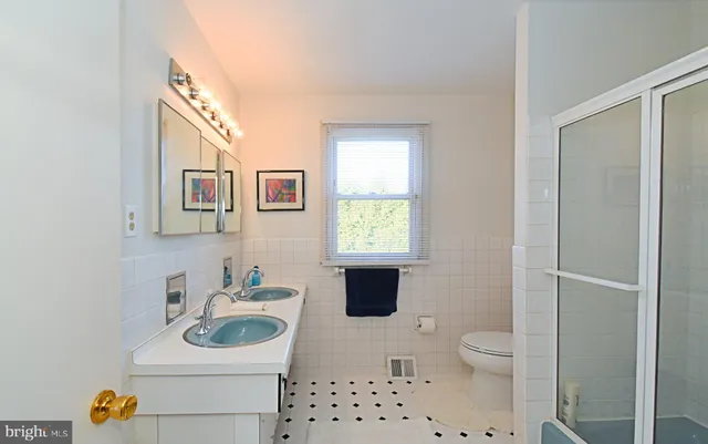 $499,900 | 227 Barclay Circle, Cheltenham, PA 19012