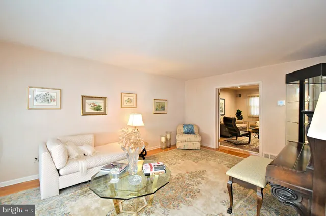 $499,900 | 227 Barclay Circle, Cheltenham, PA 19012