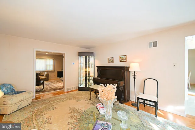 $499,900 | 227 Barclay Circle, Cheltenham, PA 19012