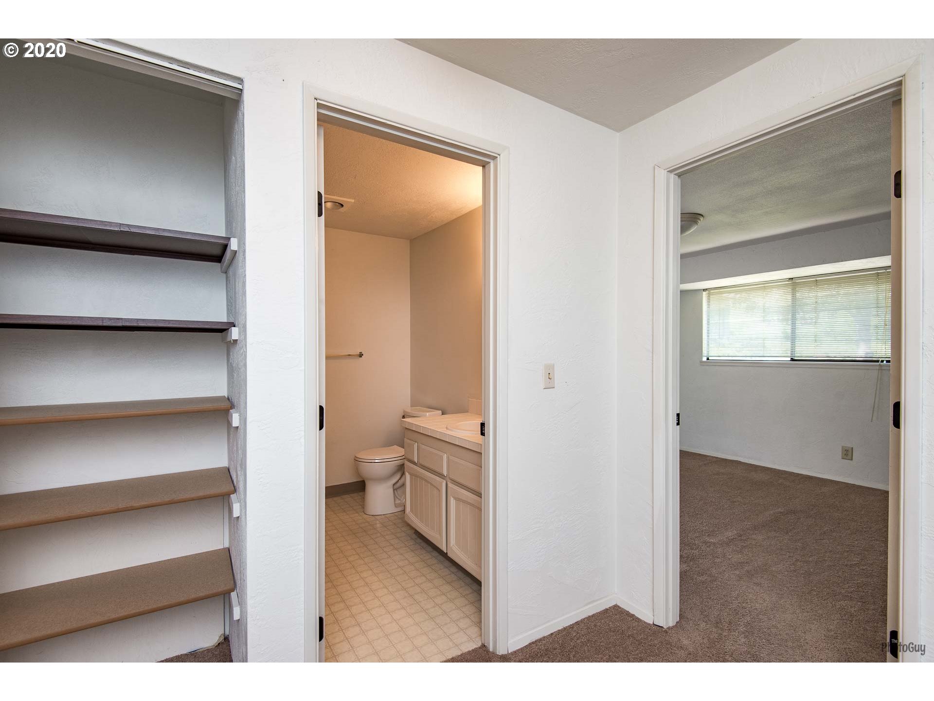 4429 Fox Hollow Road, Unit 2 Eugene, OR 97405 - Photo 13 of 27 Gallery Image 13