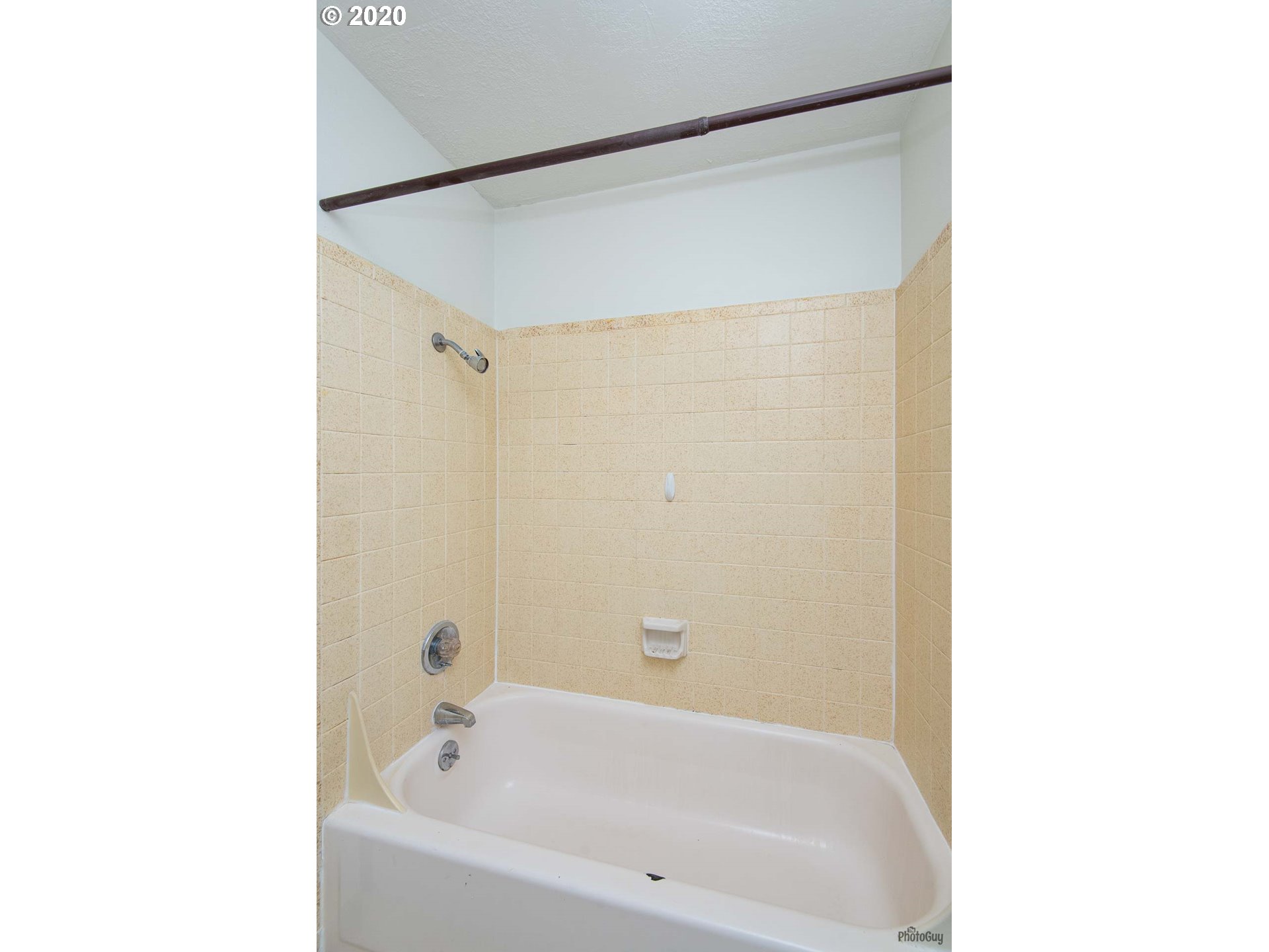 4429 Fox Hollow Road, Unit 2 Eugene, OR 97405 - Photo 15 of 27 Gallery Image 15