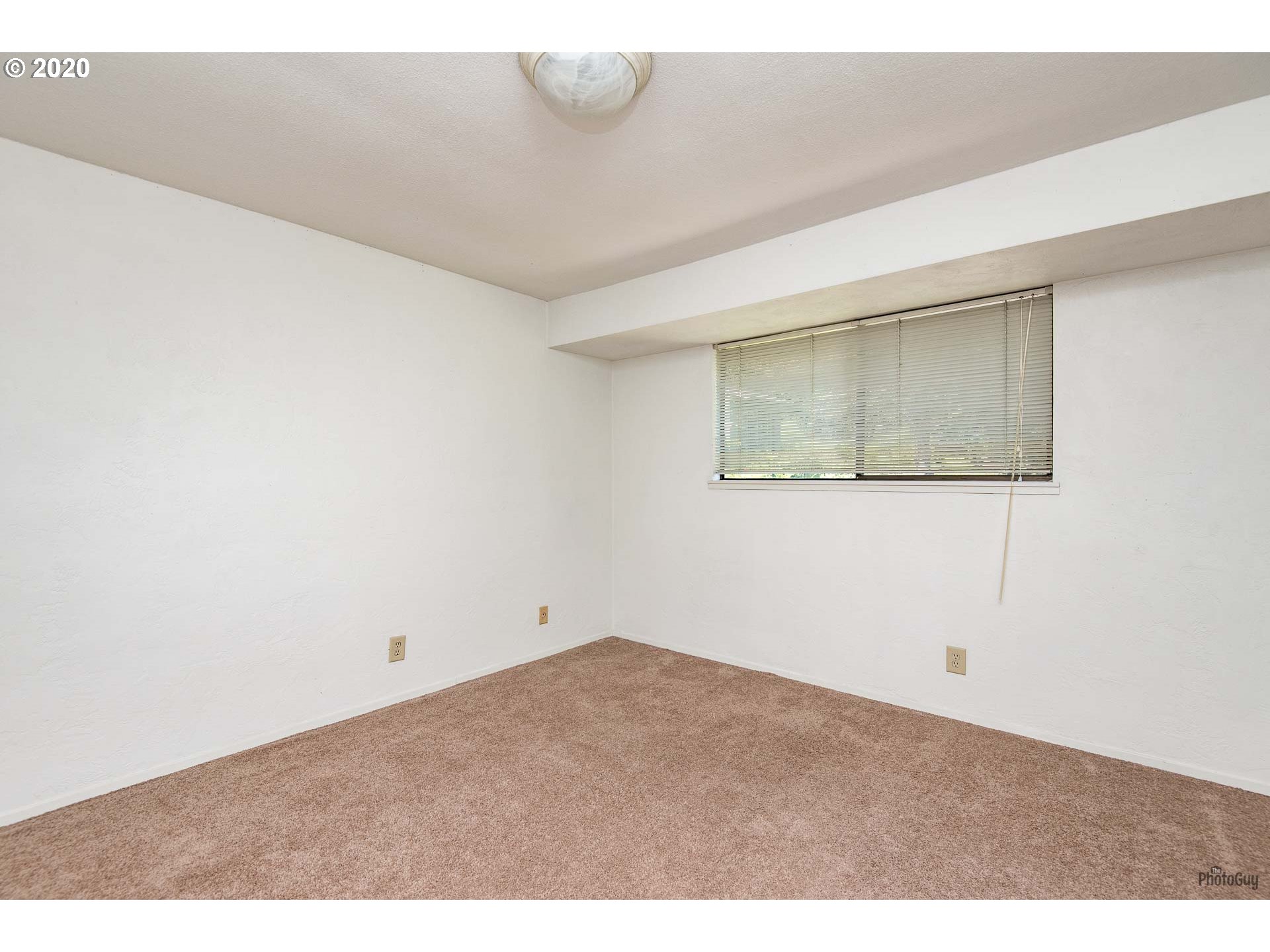 4429 Fox Hollow Road, Unit 2 Eugene, OR 97405 - Photo 16 of 27 Gallery Image 16