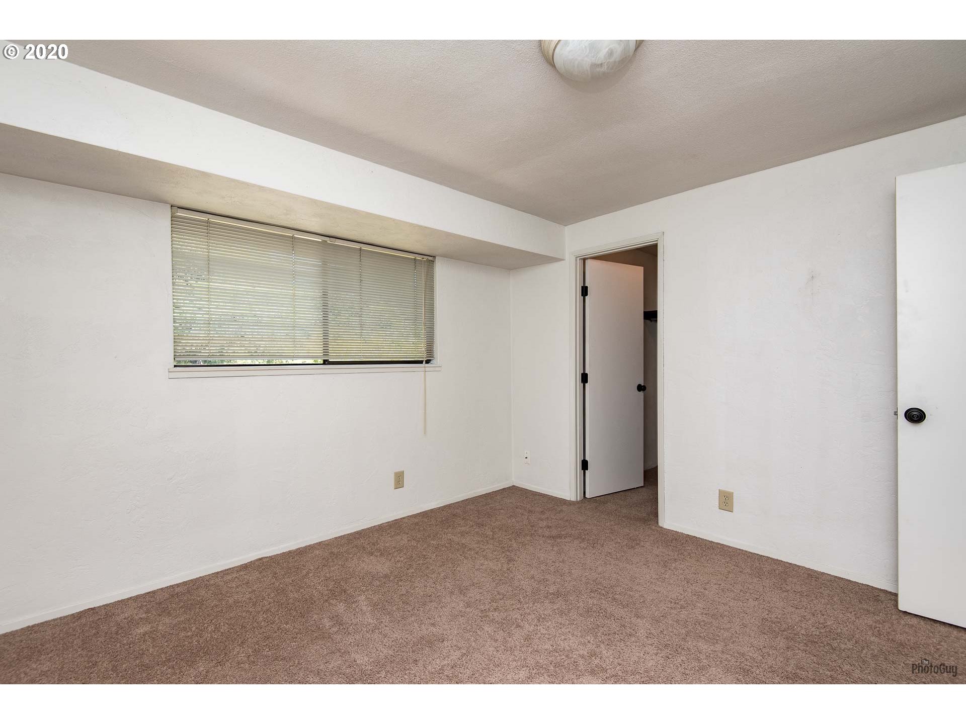 4429 Fox Hollow Road, Unit 2 Eugene, OR 97405 - Photo 17 of 27 Gallery Image 17