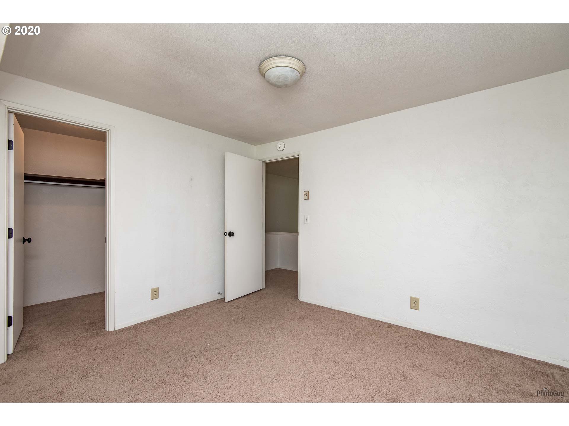 4429 Fox Hollow Road, Unit 2 Eugene, OR 97405 - Photo 18 of 27 Gallery Image 18