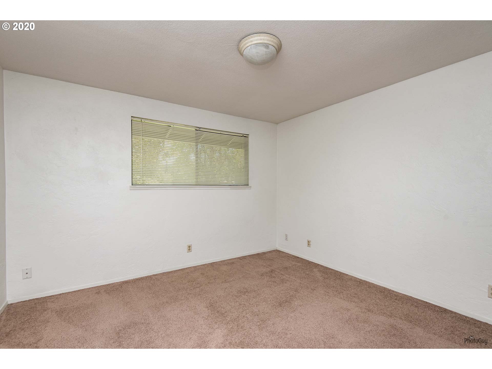 4429 Fox Hollow Road, Unit 2 Eugene, OR 97405 - Photo 19 of 27 Gallery Image 19