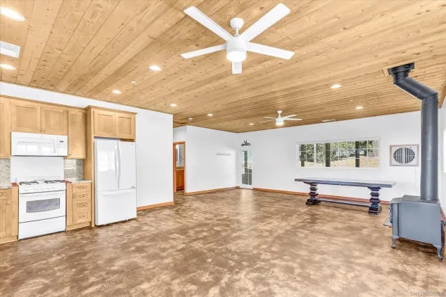 a view of a livingroom with furniture