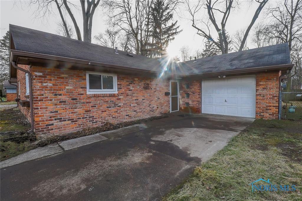 2039 Pautucket Road Toledo, OH 43615 - Photo 5 of 33 Gallery Image 5