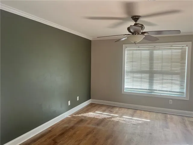 a view of empty room with ceiling fan