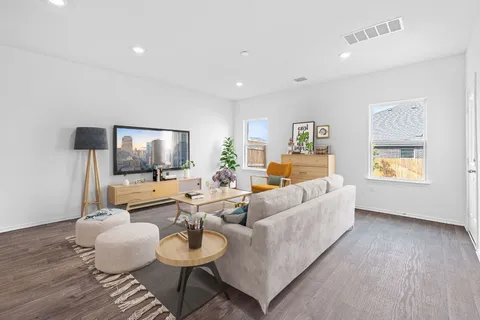 $329,990 | 18500 B Empire Path, Manor, TX 78653