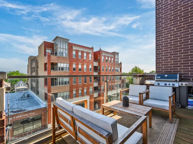 $650,000 | 2707 West Belmont Avenue, Unit 4W, Chicago, IL 60618