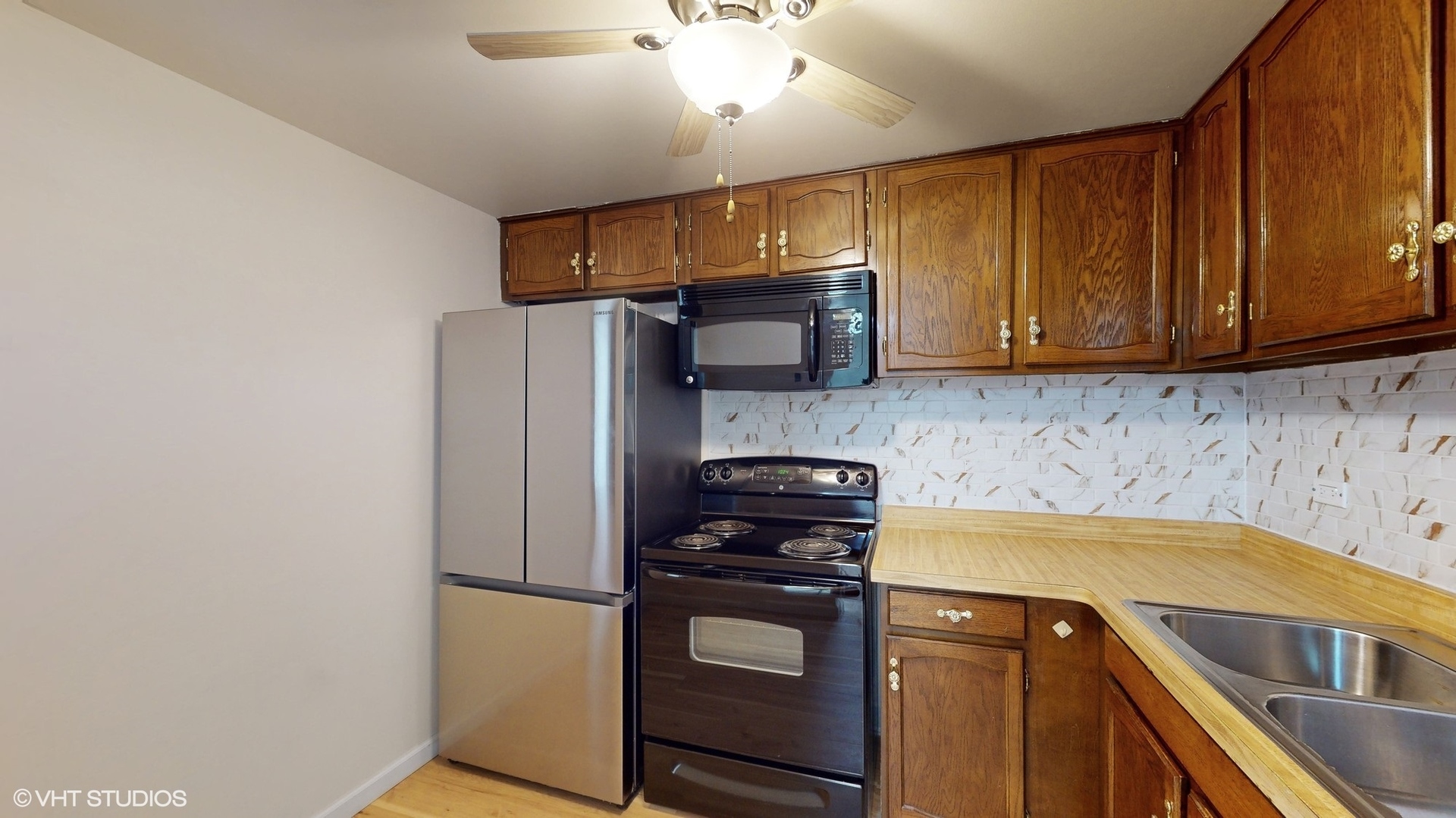 2005 South Finley Road, Unit 805 Lombard, IL 60148 - Photo 11 of 34 a kitchen with a refrigerator and a stove top oven