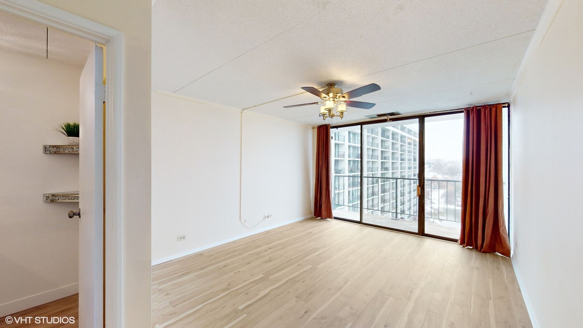 2005 South Finley Road, Unit 805 Lombard, IL 60148 - Photo 15 of 34 a view of an empty room with a window