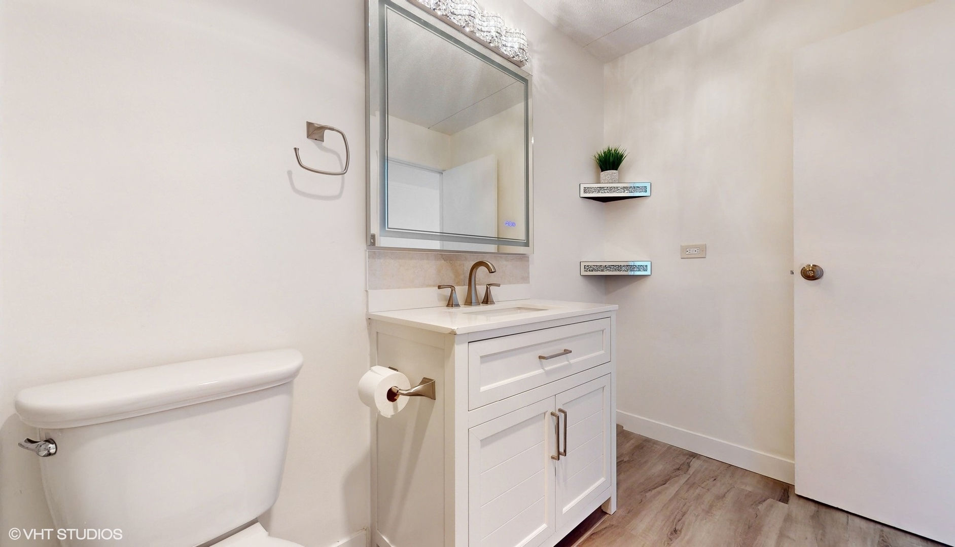 2005 South Finley Road, Unit 805 Lombard, IL 60148 - Photo 20 of 34 a bathroom with a sink a toilet and mirror