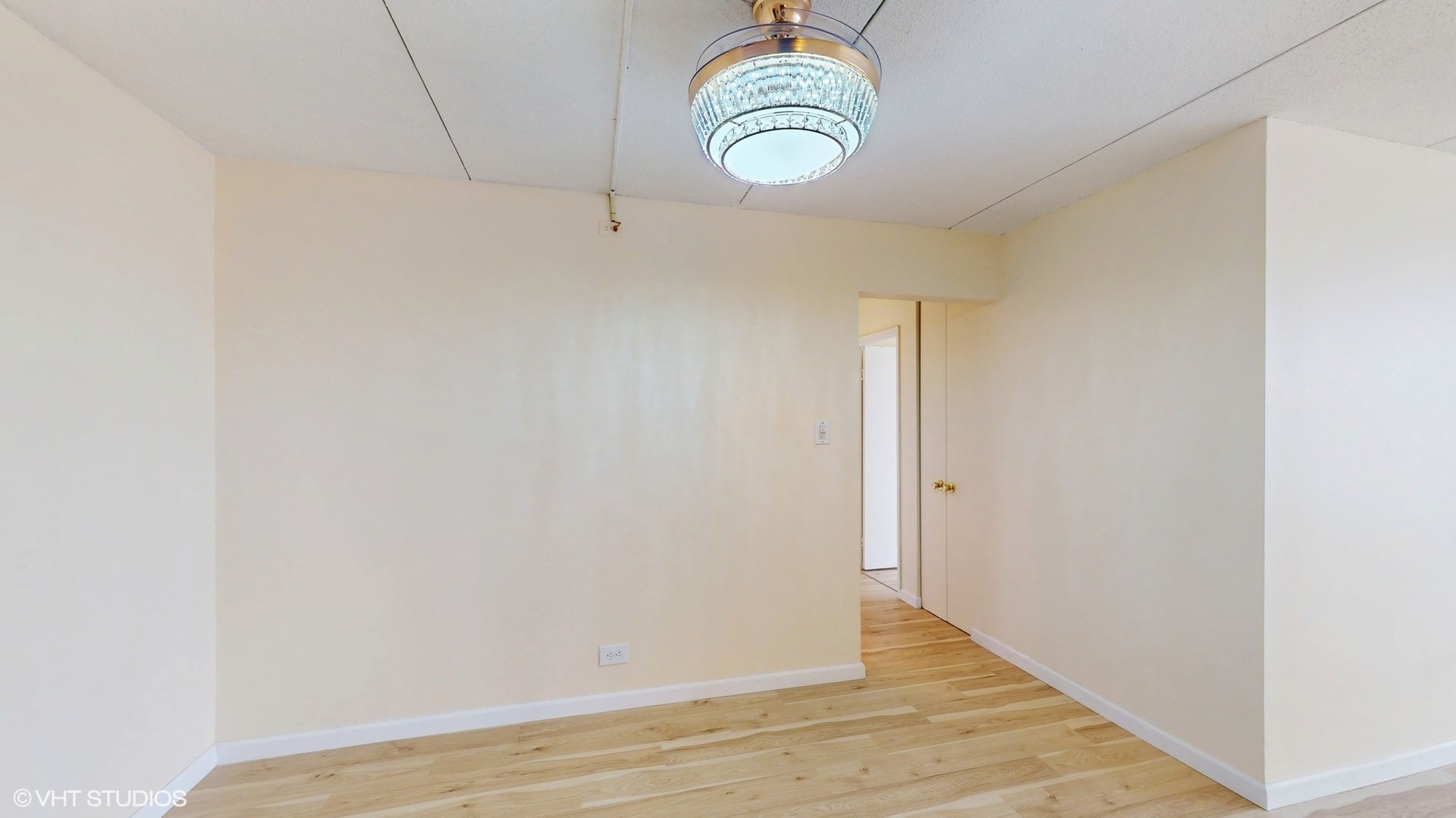 2005 South Finley Road, Unit 805 Lombard, IL 60148 - Photo 8 of 34 a view of room with wooden floor
