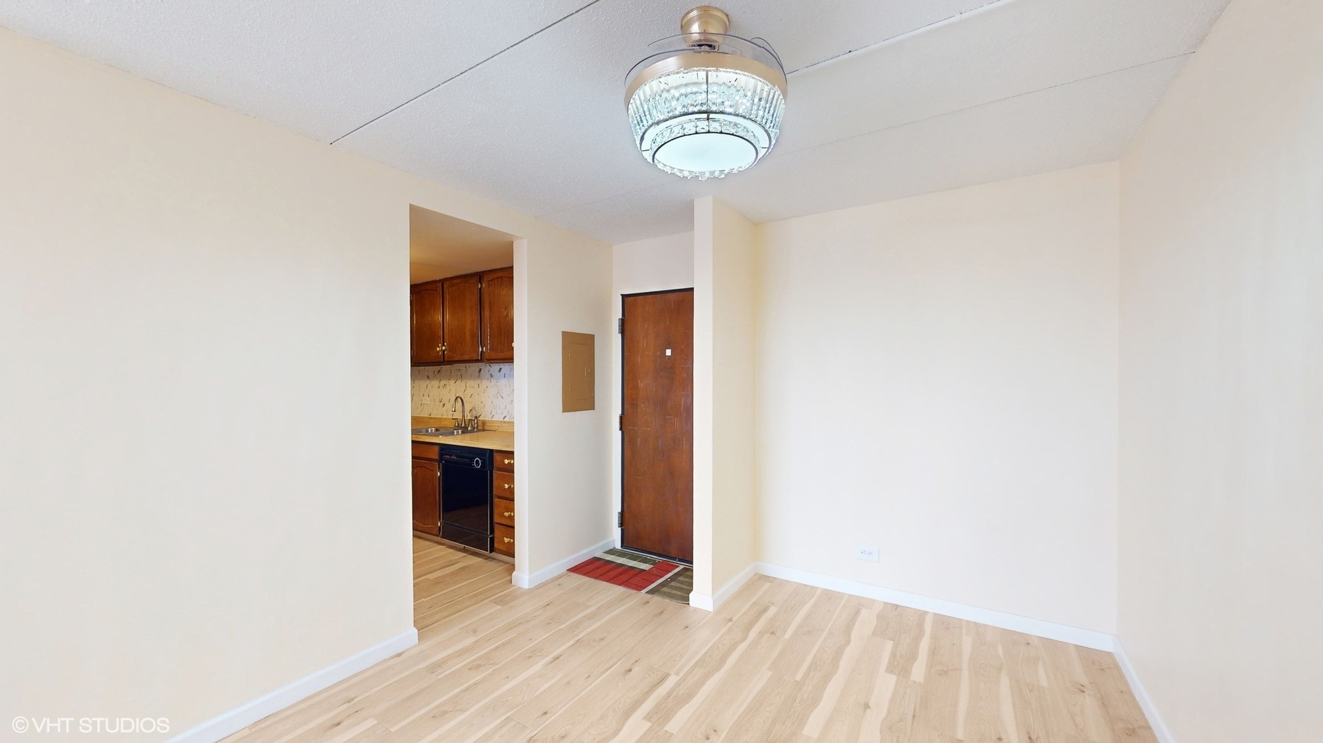 2005 South Finley Road, Unit 805 Lombard, IL 60148 - Photo 9 of 34 a view of a room with wooden floor and a ceiling fan