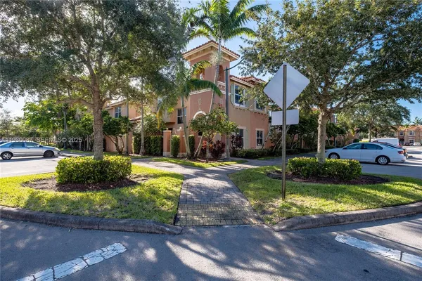 $2,850 | 1009 Southwest 144th Avenue, Unit 2701, Pembroke Pines, FL 33027