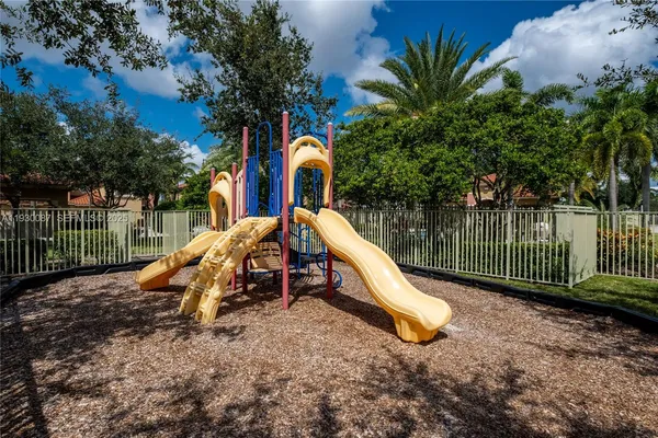 $2,850 | 1009 Southwest 144th Avenue, Unit 2701, Pembroke Pines, FL 33027