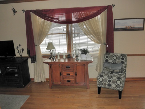 179 Pantry Road Hatfield, MA 01088 - Photo 20 of 27 a room with window and flowerpot