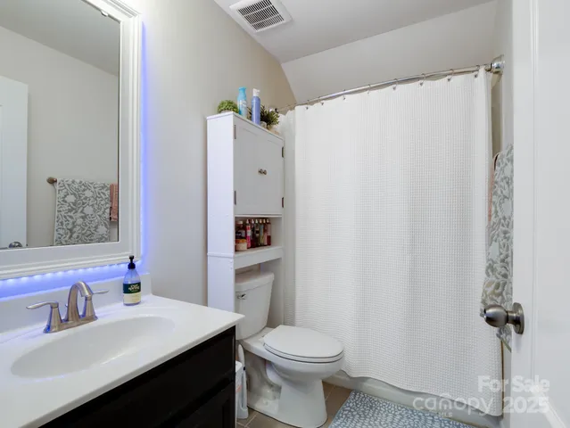 a view of sitting area with seating