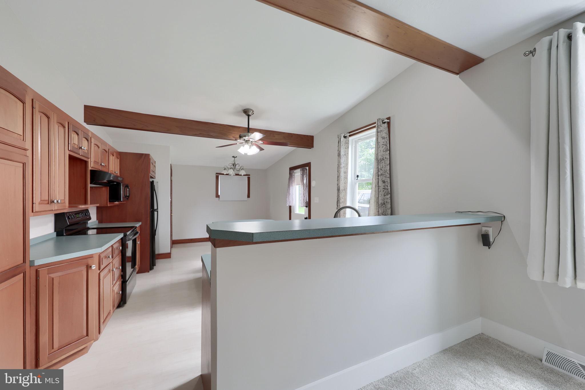 910 Grofftown Road Lancaster, PA 17602 - Photo 9 of 36