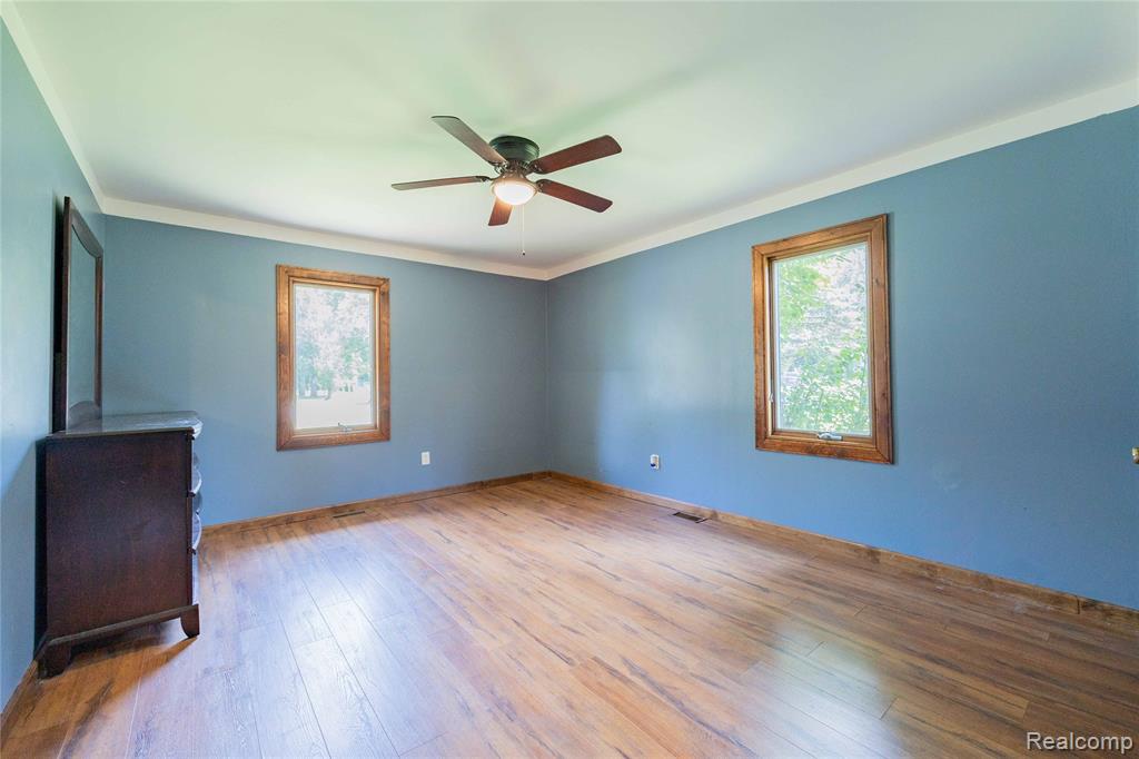21128 Middlebelt Road New Boston, MI 48164 - Photo 9 of 32
