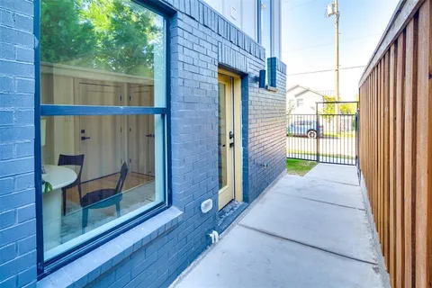 $3,150 | 512 North Lancaster Avenue, Unit 6, Dallas, TX 75203