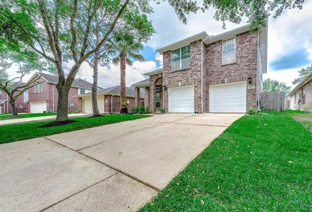 $264,900 | 5732 Montclair Hill Lane, Rosharon, TX 77583