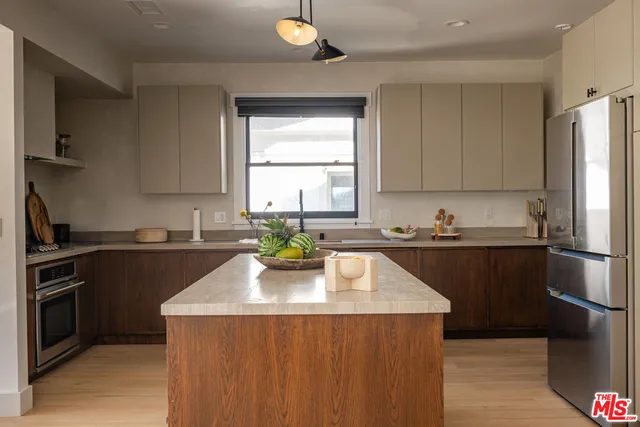 $1,799,000 | 1715 South Kingsley Drive, Los Angeles, CA 90006