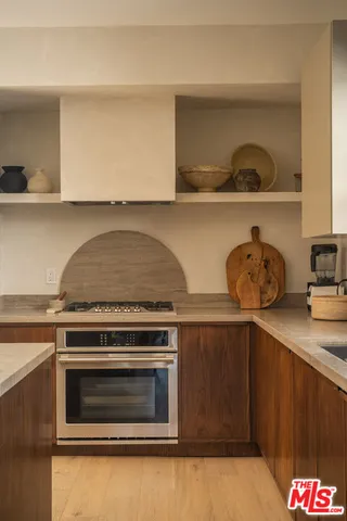 $1,799,000 | 1715 South Kingsley Drive, Los Angeles, CA 90006