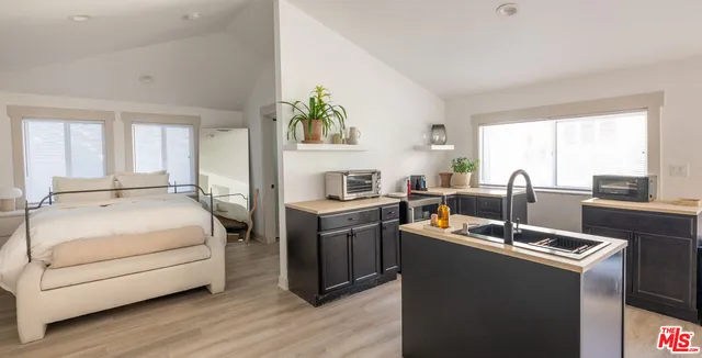 $1,799,000 | 1715 South Kingsley Drive, Los Angeles, CA 90006