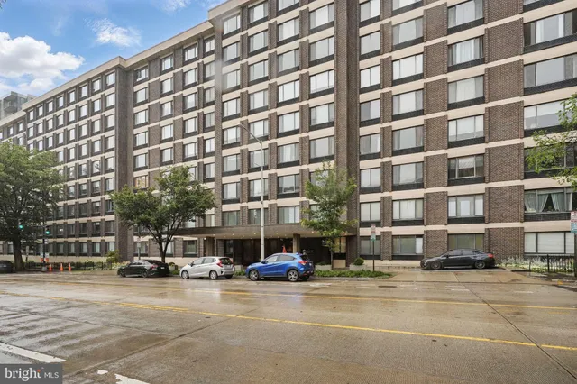 $2,000 | 2501 Calvert Street Northwest, Unit 811, Washington, DC 20008