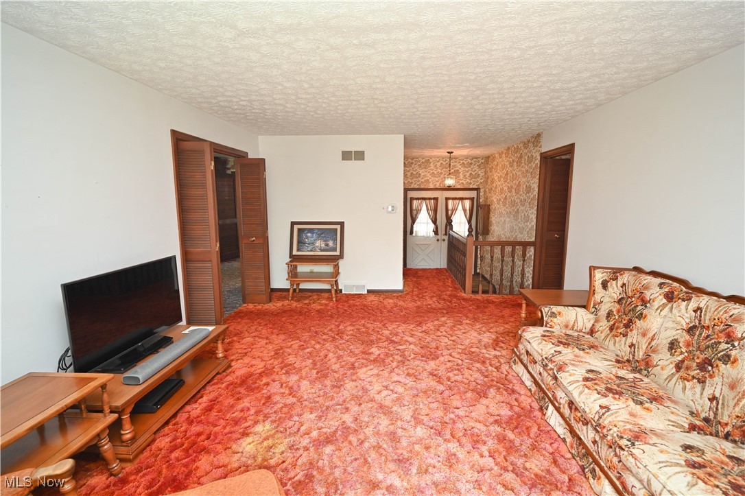 5735 Herbert Road Canfield, OH 44406 - Photo 6 of 48