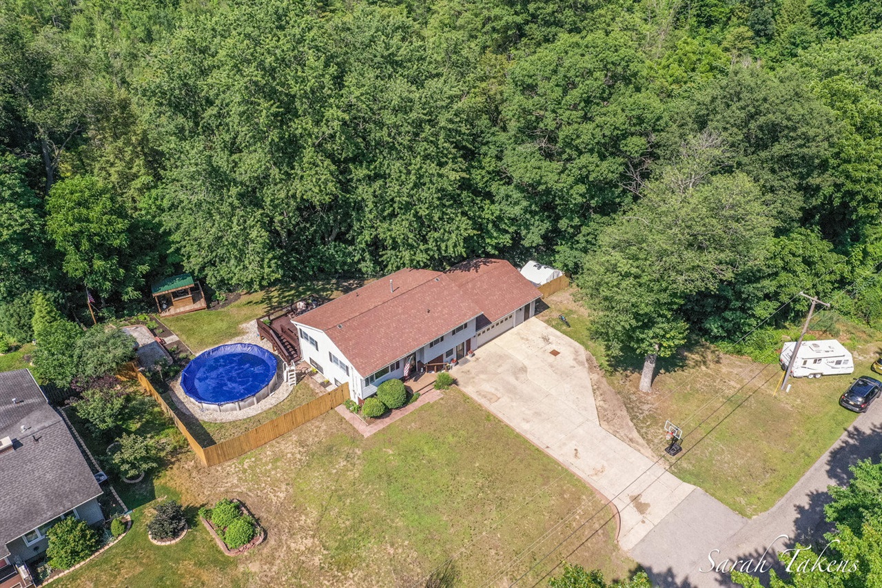 3860 East Pontaluna Road Fruitport, MI 49415 - Photo 1 of 53