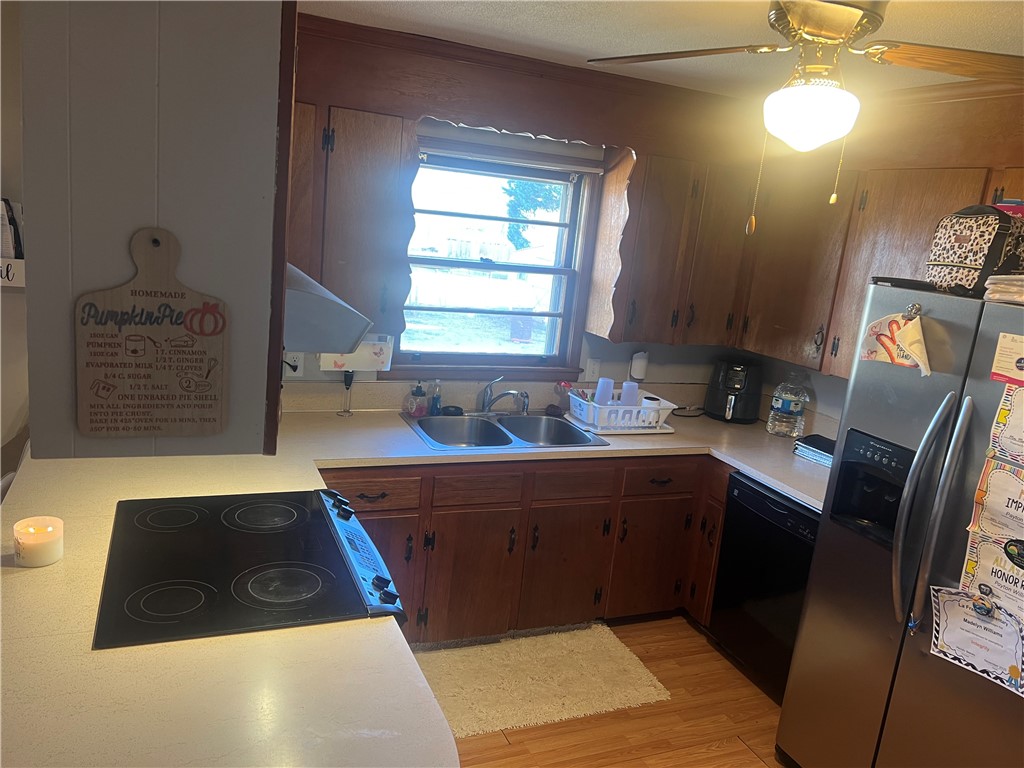 106 Donhill Road Anderson, SC 29625 - Photo 4 of 11 This cozy kitchen offers functional space for culinary endeavors.