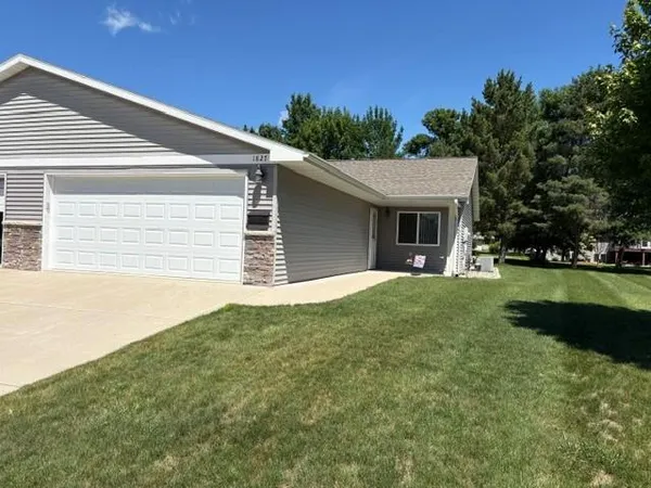 $229,900 | 1827 Scenic Heights Court, Hutchinson, MN 55350